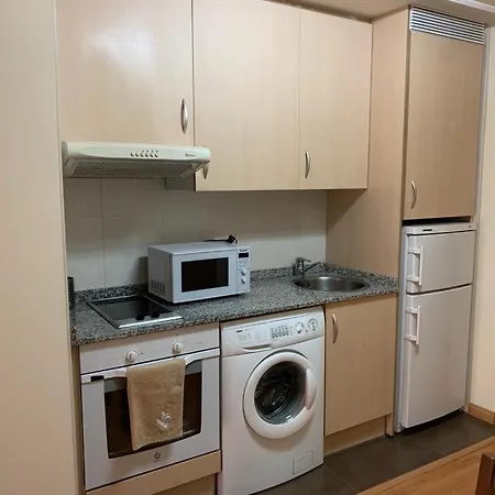 Mota-2 Huca-los Prados; Parking Y Wifi Gratis Oviedo